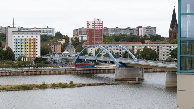 [DE Copy] 002_BG_frankfurt_manuel-frauendorf-fotografie_IMG_3453.png