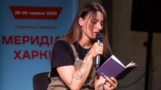 [DE Copy] Autorin bei Lesung-Literaturfestival Charkiw_Meridian Czernowitz_1600x900.jpg
