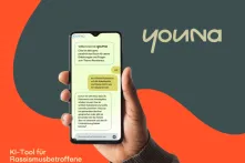 Key Visual Chatbot YOUNA