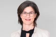 Julia_v._Dobeneck_headshot_774_800px.png
