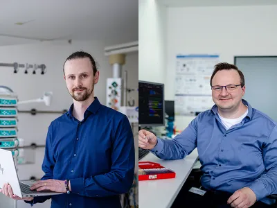 Links im Bild sitzt der Fellow Frank Bastian an seinem Arbeitsplatz. Rechts im Bild steht der Fellow Moritz Fuchs in einem Behandlungsraum.