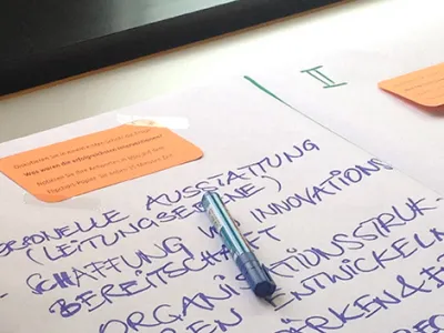 Entwicklungsnetzwerk zur Unterstützung für Schule in kritischer Lage Key Visual
