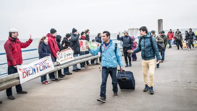 [DE Copy] Ankunft Geflüchtete auf Borkum_Credits Dominik Butzmann-laif-1600x900_1.jpg