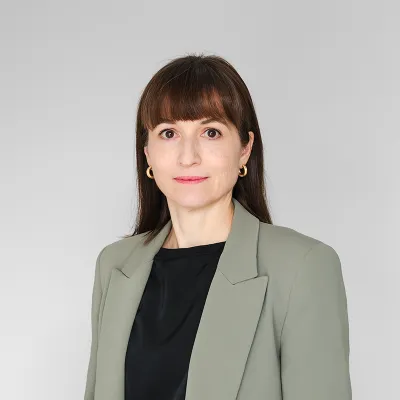 Anne_Bernard_headshot_691_800px.png