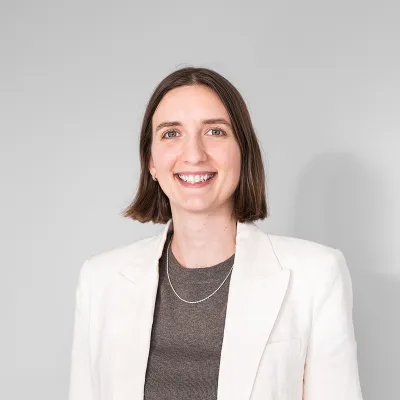 Pia_Elverich_headshot_677_800px.png